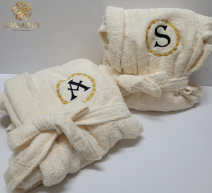 זוג חלוקי מגבת בריקמה מיוחדת