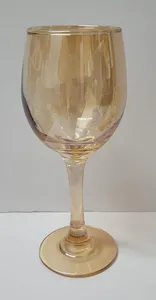 גביע על רגל זהב שקוף
